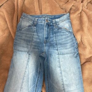 High-rise straight legged jeans by Maurices. SIZE 6
